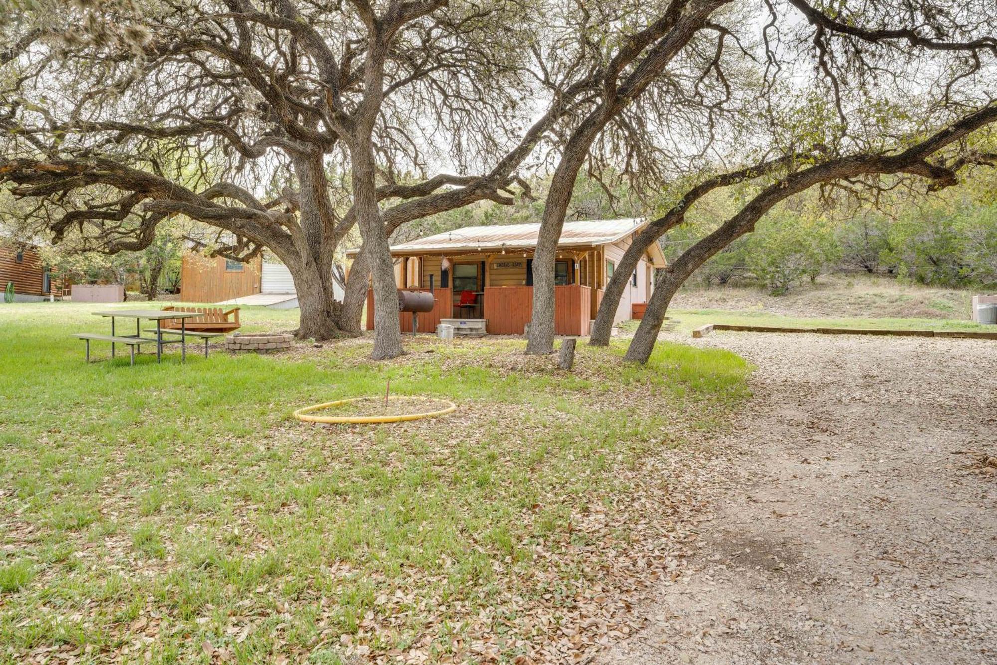 Cabana Luna Cabin With Deck, Swing And Fire Pit! Villa Rio Frio Exterior photo