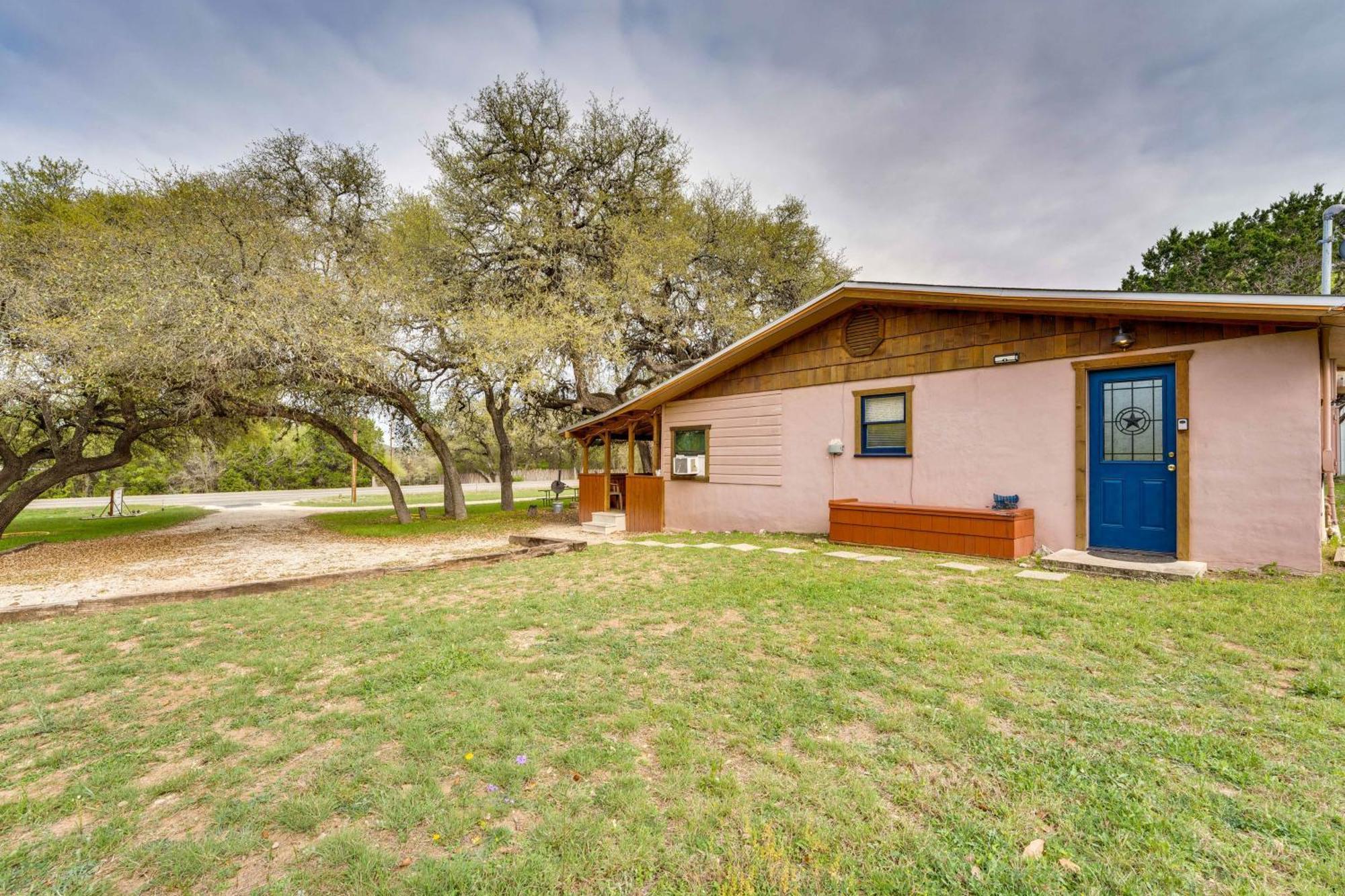 Cabana Luna Cabin With Deck, Swing And Fire Pit! Villa Rio Frio Exterior photo