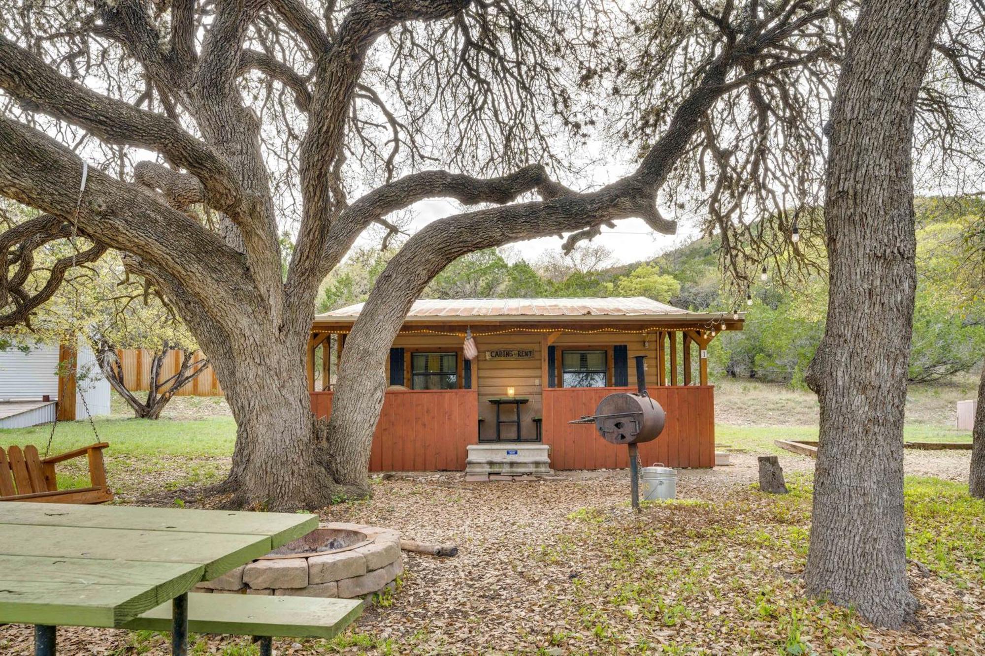 Cabana Luna Cabin With Deck, Swing And Fire Pit! Villa Rio Frio Exterior photo