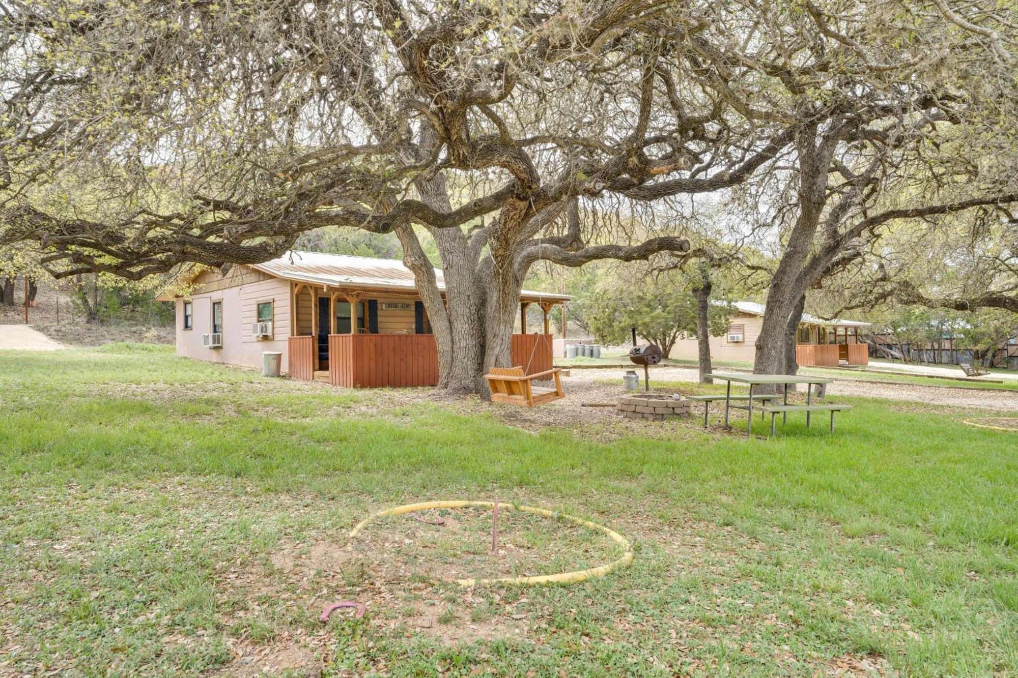 Cabana Luna Cabin With Deck, Swing And Fire Pit! Villa Rio Frio Exterior photo