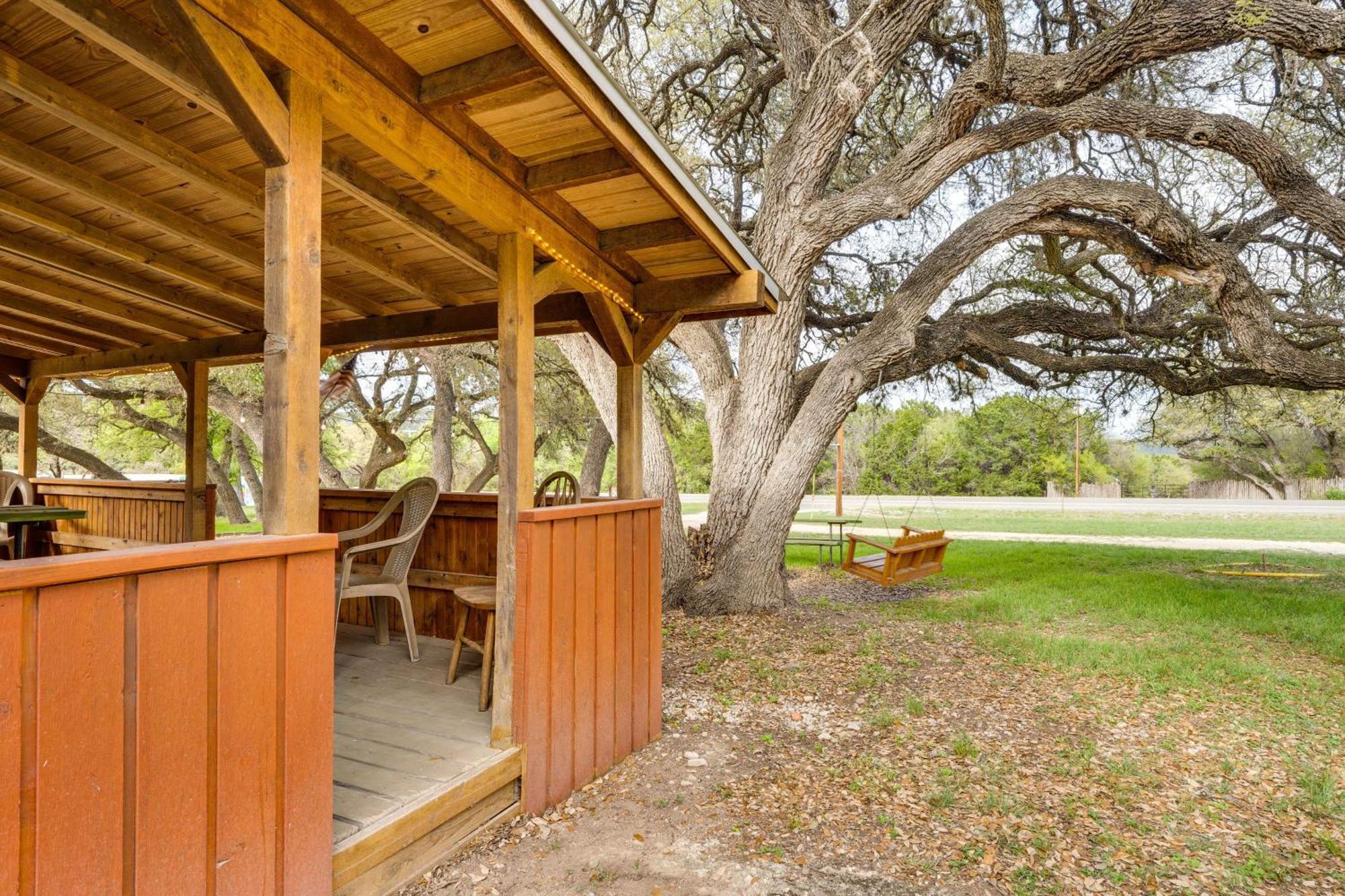 Cabana Luna Cabin With Deck, Swing And Fire Pit! Villa Rio Frio Exterior photo