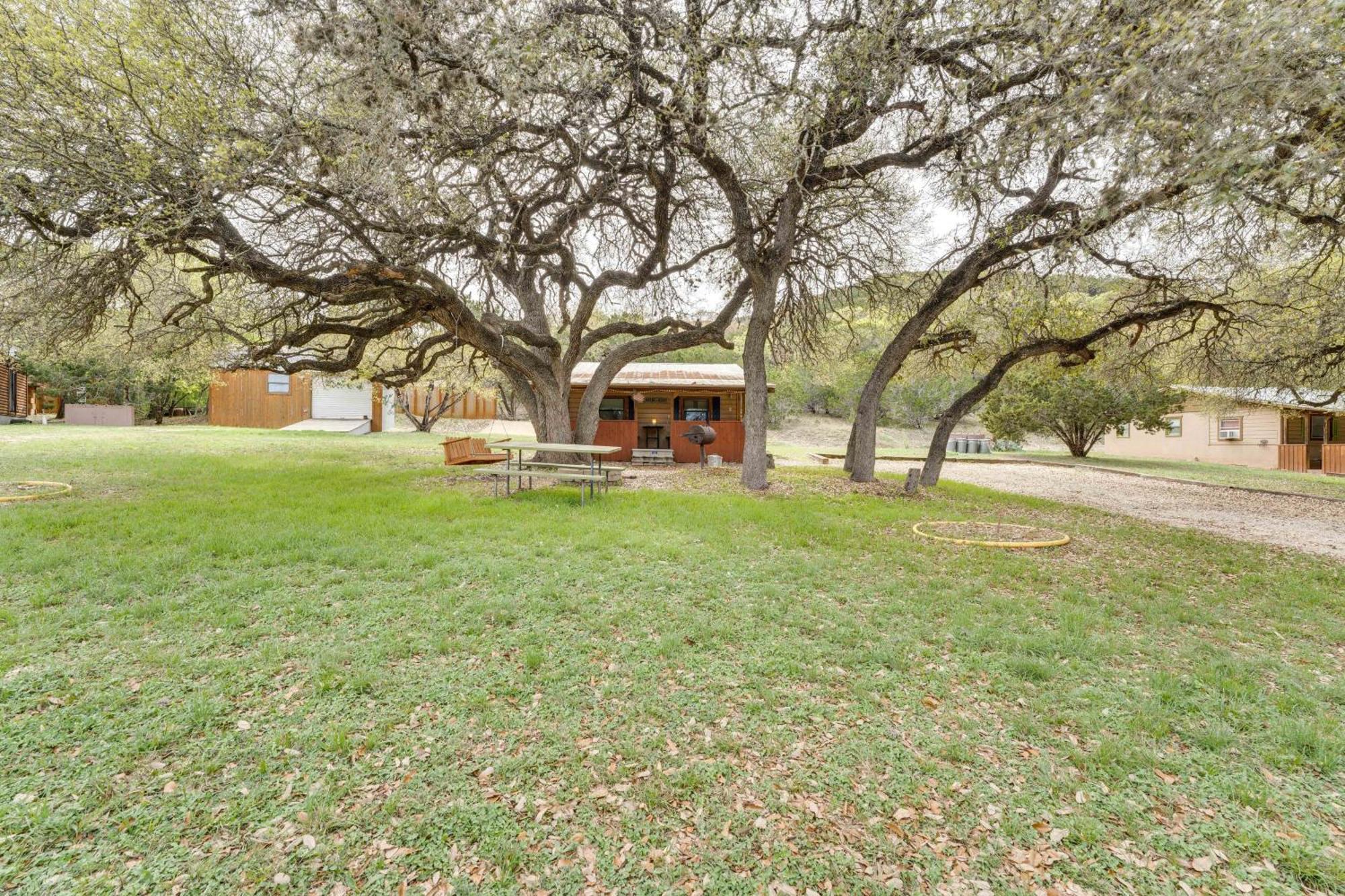 Cabana Luna Cabin With Deck, Swing And Fire Pit! Villa Rio Frio Exterior photo