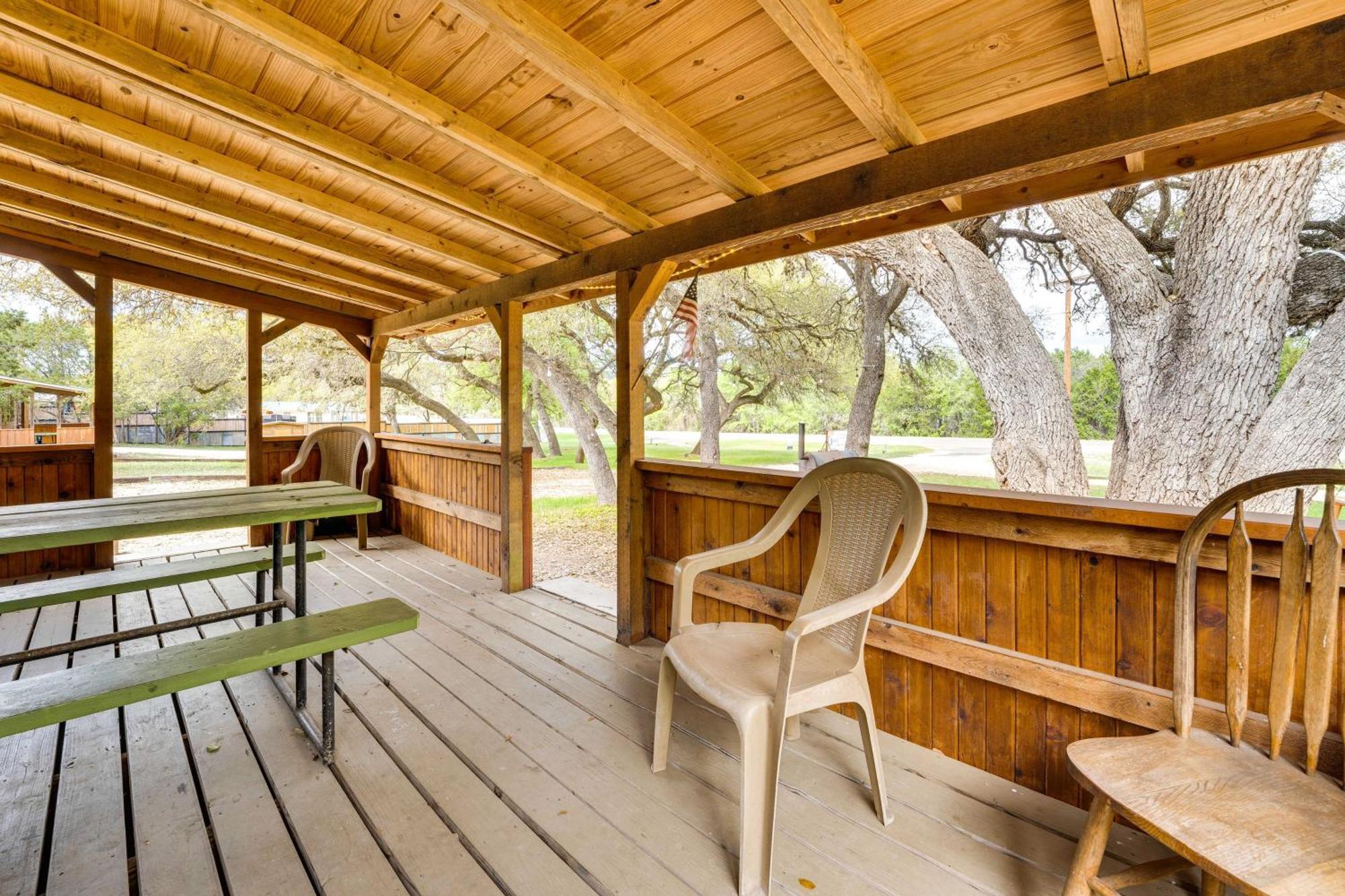 Cabana Luna Cabin With Deck, Swing And Fire Pit! Villa Rio Frio Exterior photo