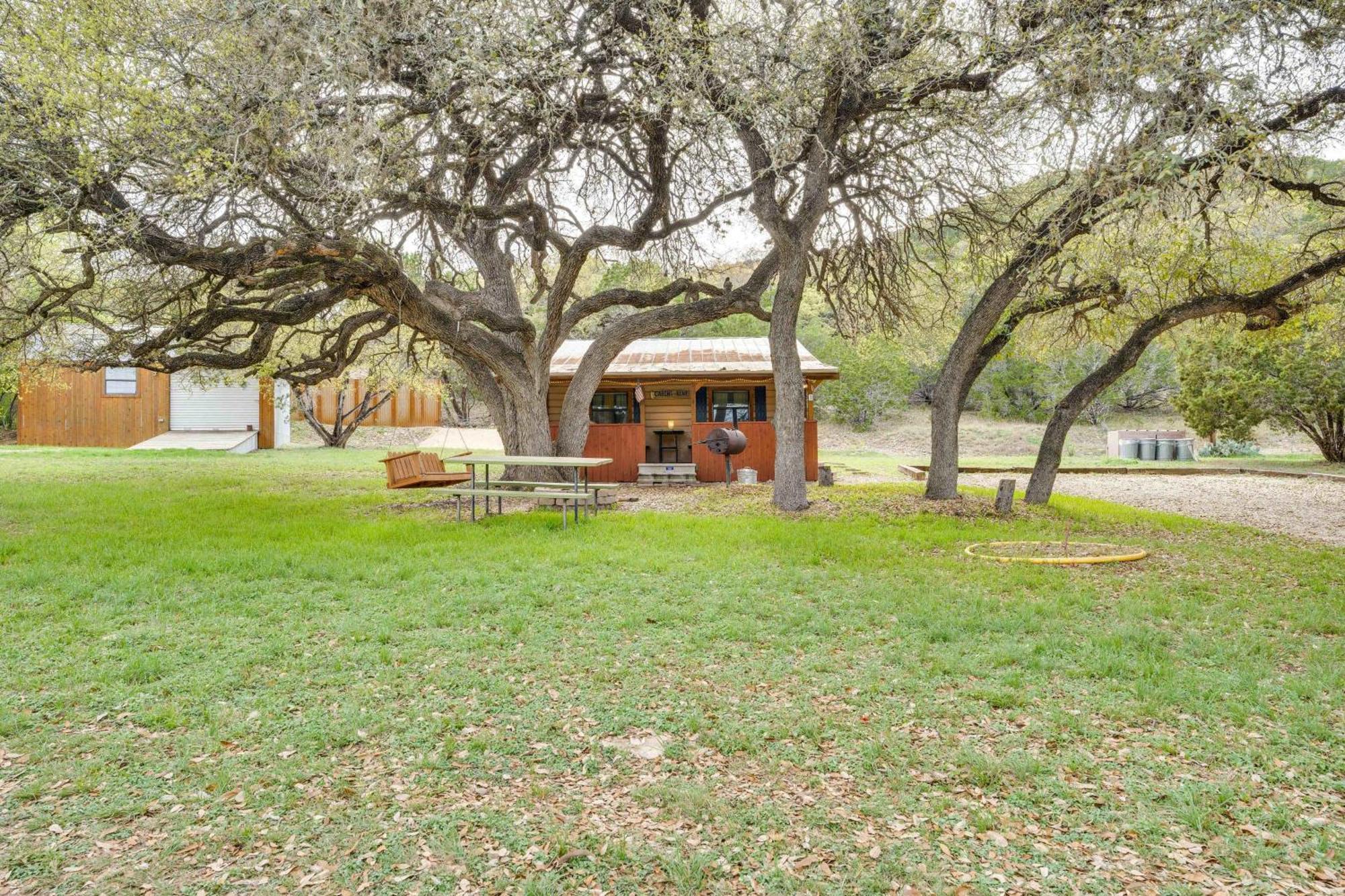 Cabana Luna Cabin With Deck, Swing And Fire Pit! Villa Rio Frio Exterior photo